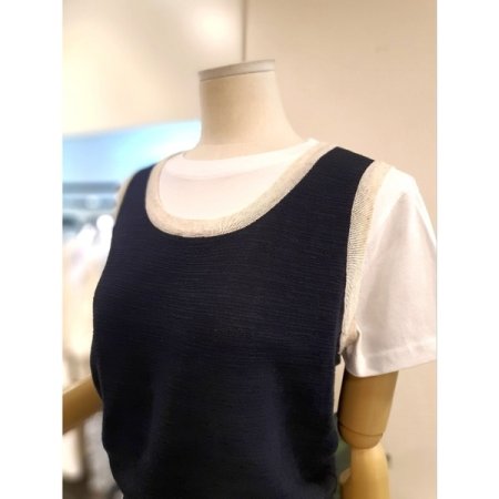 U넥 배색 엠보 니트 조끼 네이비