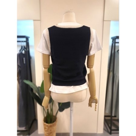 U넥 배색 엠보 니트 조끼 네이비