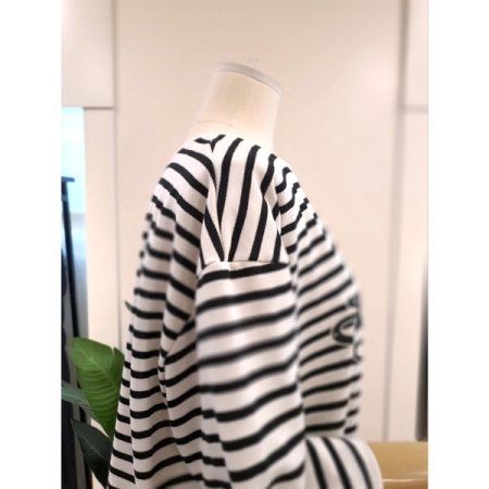 스트라이프 5부 소매 맨투맨 블랙