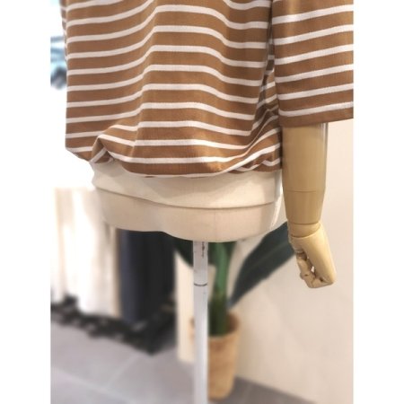 스트라이프 5부 소매 맨투맨 브라운