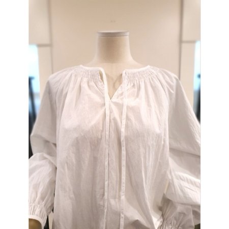 라운드 스트랩 긴팔 블라우스 화이트