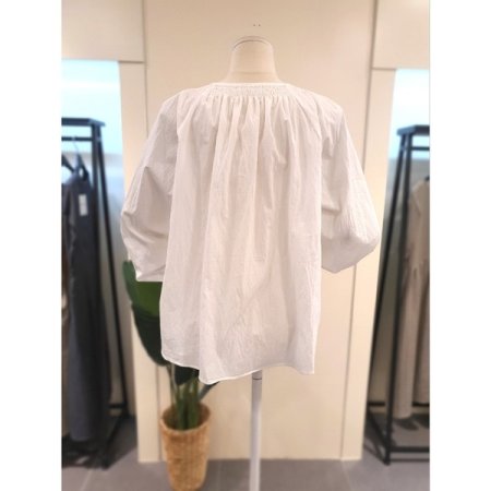 라운드 스트랩 긴팔 블라우스 화이트