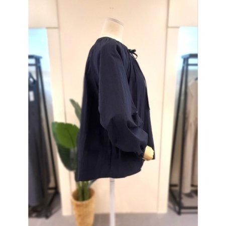 라운드 셔링 블라우스 네이비