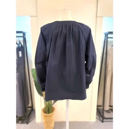 라운드 셔링 블라우스 네이비