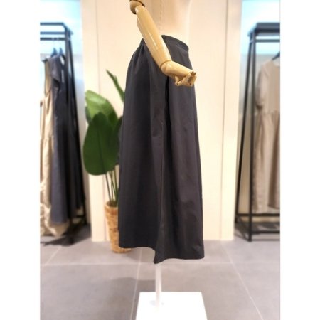 핀턱 뒷밴딩 스커트 다크그레이