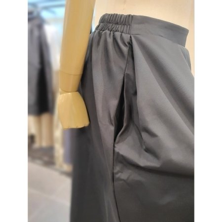 핀턱 뒷밴딩 스커트 다크그레이