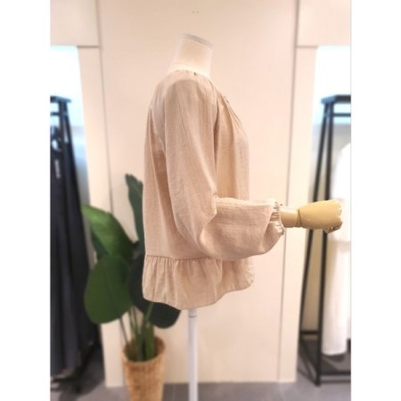 밑단 셔링 긴팔 블라우스 베이지