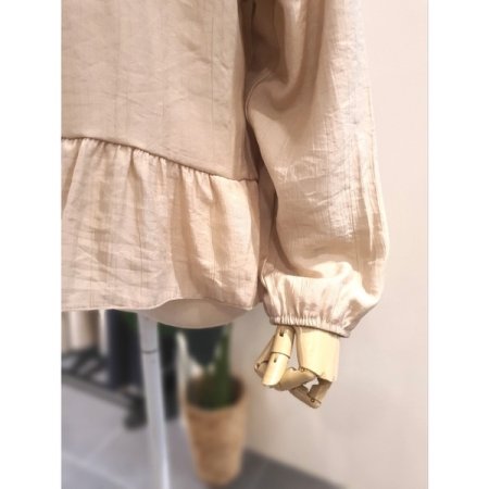 밑단 셔링 긴팔 블라우스 베이지