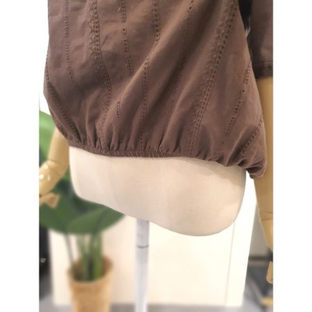 미스칸트 밴딩 펀칭 티셔츠 브라운