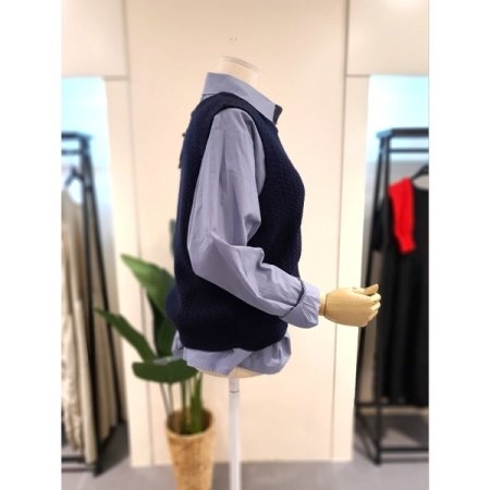 펀칭 니트 베스트 네이비