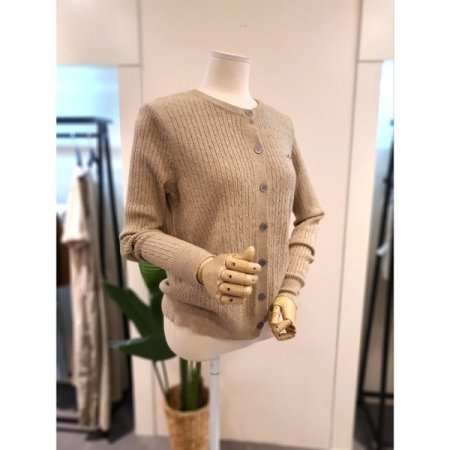 리본 자수 꽈배기 가디건 베이지