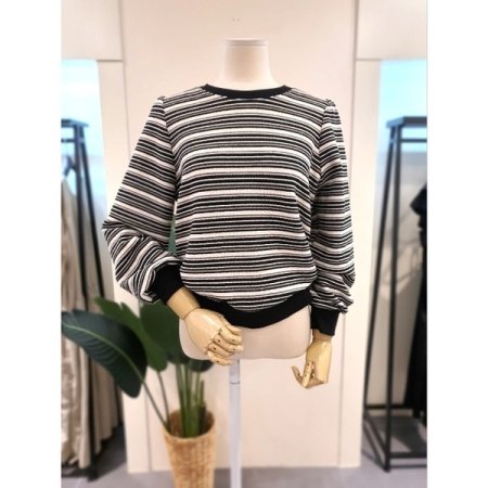 자가드 퍼프 스트라이프 티셔츠 블랙