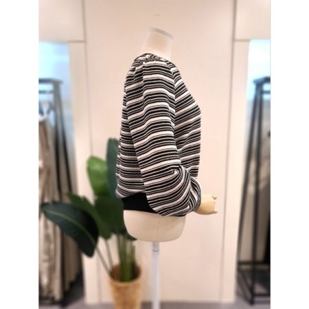 자가드 퍼프 스트라이프 티셔츠 블랙