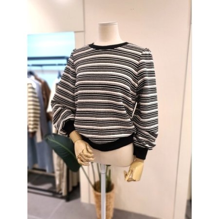 자가드 퍼프 스트라이프 티셔츠 블랙