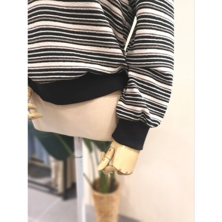 자가드 퍼프 스트라이프 티셔츠 블랙