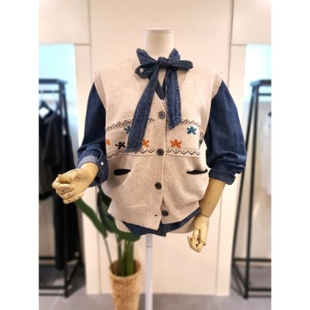 버튼 자카드 니트베스트 베이지