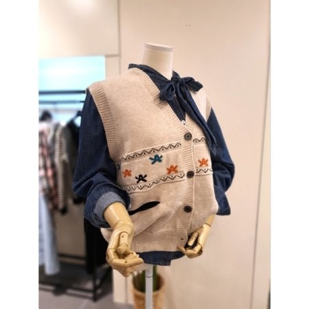 버튼 자카드 니트베스트 베이지