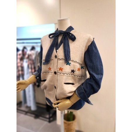 버튼 자카드 니트베스트 베이지