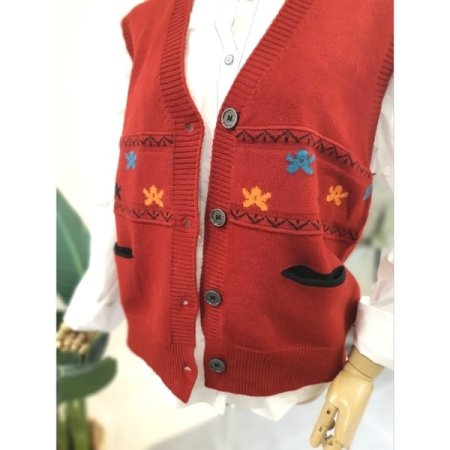 버튼 자카드 니트베스트 레드