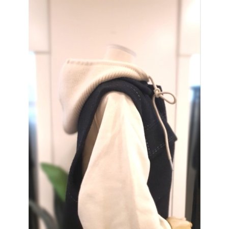 후드 탈부착 니트 베스트 블랙