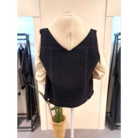 후드 탈부착 니트 베스트 블랙