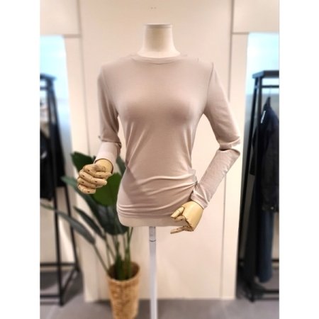 베이직 라운드넥 긴팔티 블랙