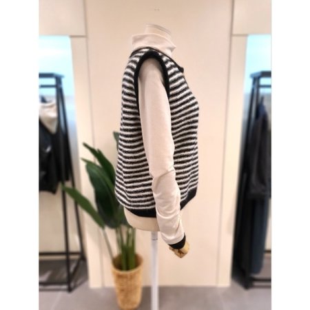 버튼 스트라이프 니트 조끼 블랙