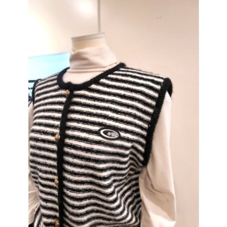 버튼 스트라이프 니트 조끼 블랙