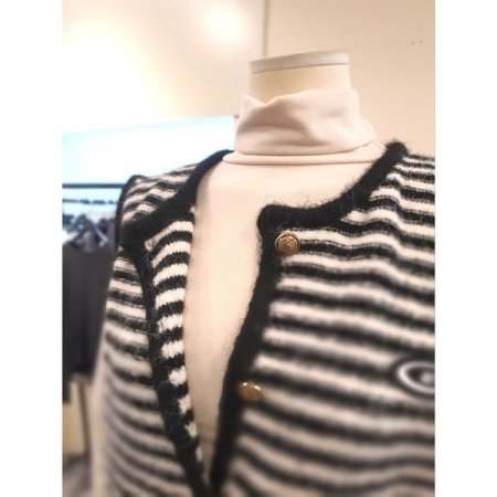 버튼 스트라이프 니트 조끼 블랙