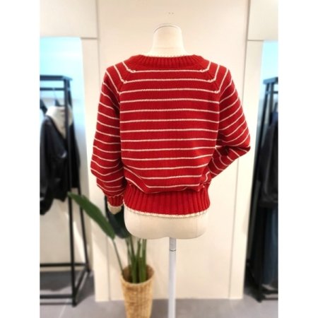 모카 V넥 스트라이프 니트 레드