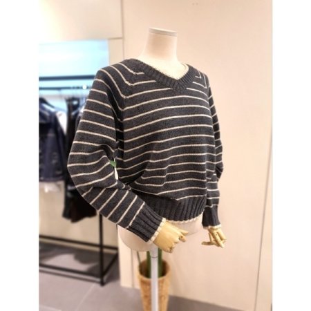 모카 V넥 스트라이프 니트 그레이