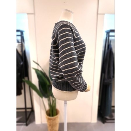 모카 V넥 스트라이프 니트 그레이