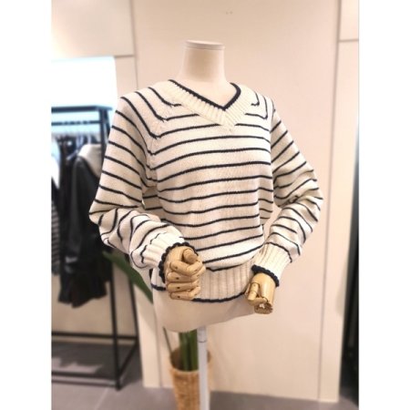 모카 V넥 스트라이프 니트 아이보리
