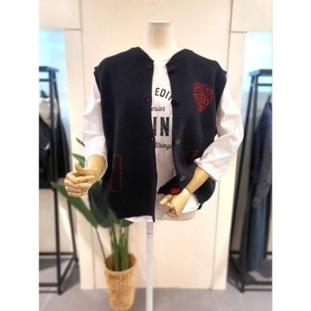 하트 버튼 니트 베스트 블랙