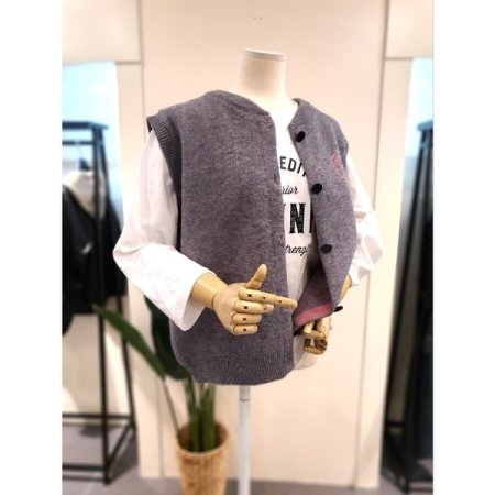 하트 버튼 니트 조끼 그레이