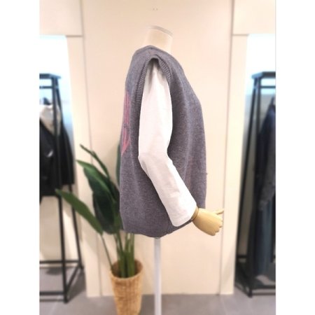 하트 버튼 니트 조끼 그레이