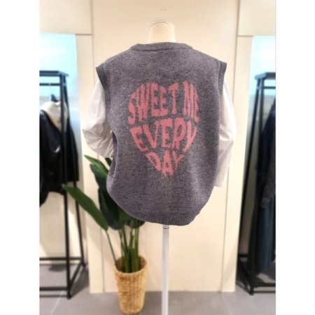 하트 버튼 니트 조끼 그레이