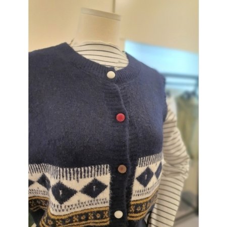 버튼 패턴 니트 조끼 네이비