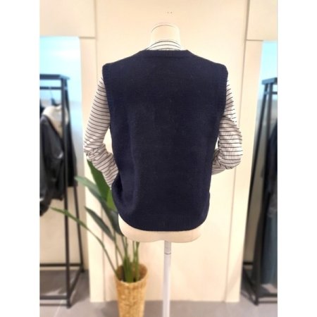 버튼 패턴 니트 조끼 네이비