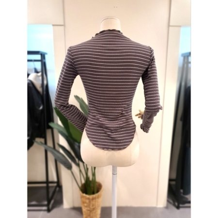 둥근밑단 단가라 골지 물결티 브라운