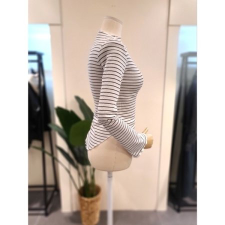 둥근밑단 스트라이프 물결티셔츠 아이보