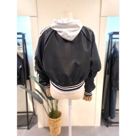 바시티 레더 점퍼 블랙