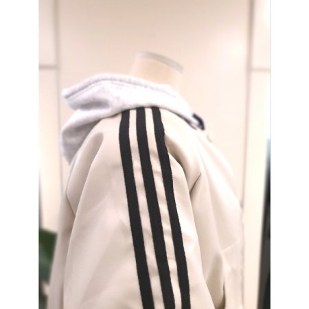 에코 가죽 라인 점퍼 라이트베이지