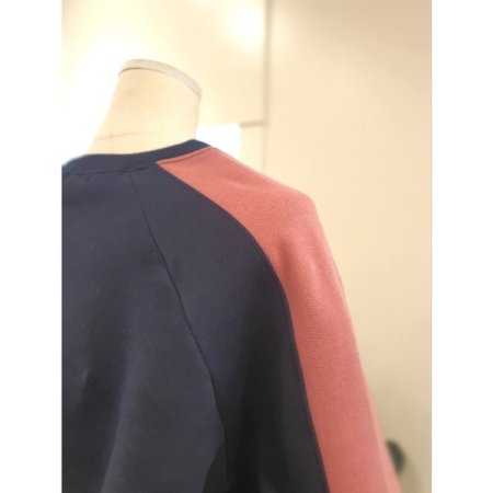 데이 배색 자수 기모 맨투맨 네이비