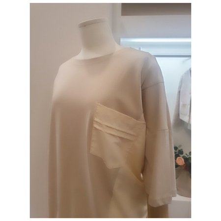 라운드루즈핏티셔츠