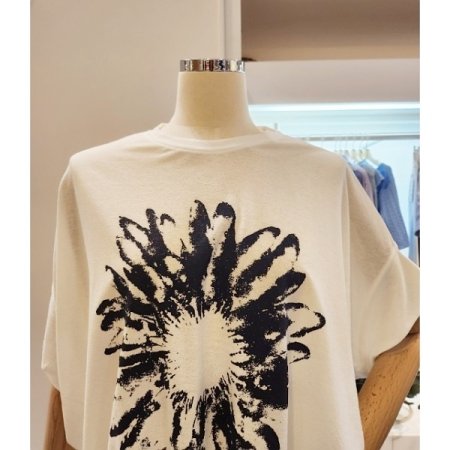 블랙 플라워 루즈핏 티셔츠