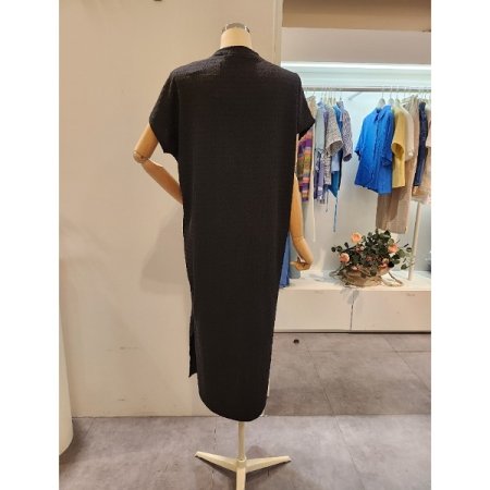 라운드넥 옆트임 원피스