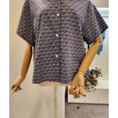 잔꽃 패턴 카라 셔츠