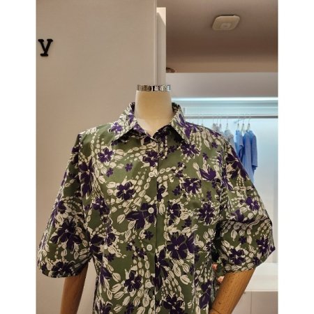 뒷 주름 플라워 카라 셔츠