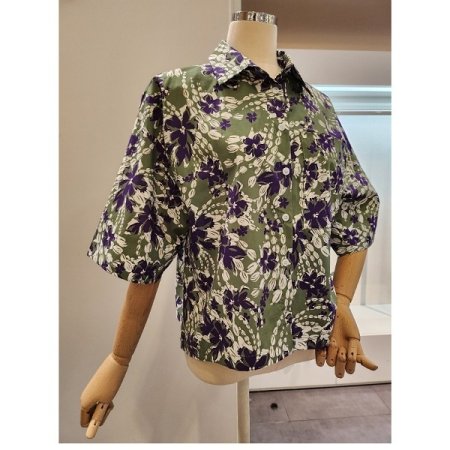 뒷 주름 플라워 카라 셔츠